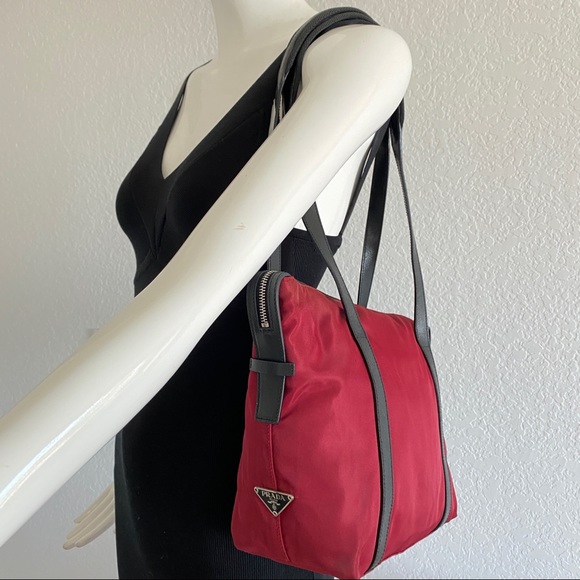 Prada red nylon shoulder bag - Picture 8 of 15